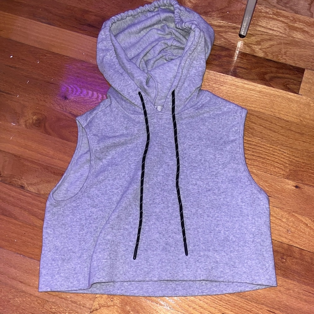 Forever 21 cropped sleevless hoodie